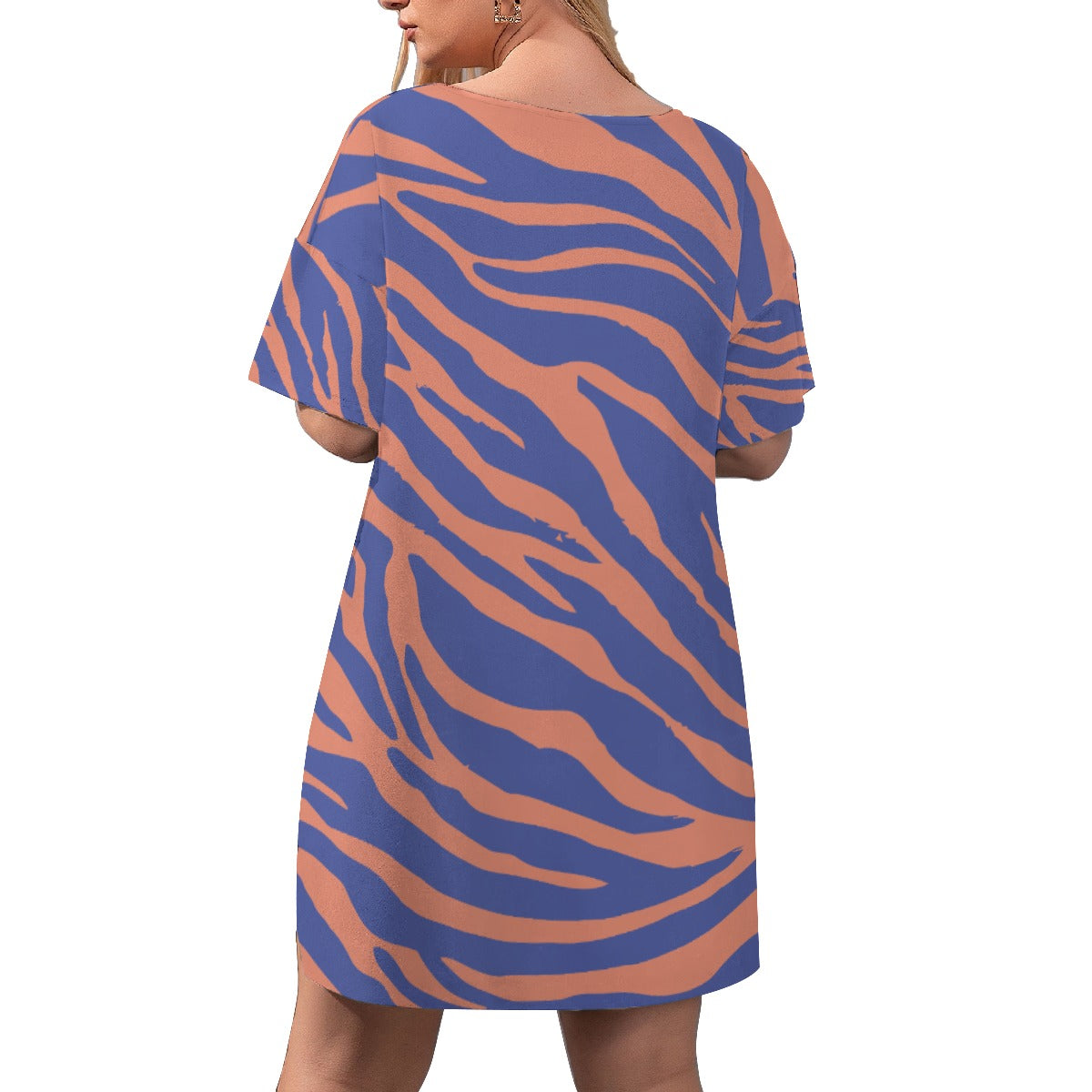 Blue & Orange Animal Print Women's Drop-Shoulder T-Shirt with Side Split and Shorts (Plus Size)