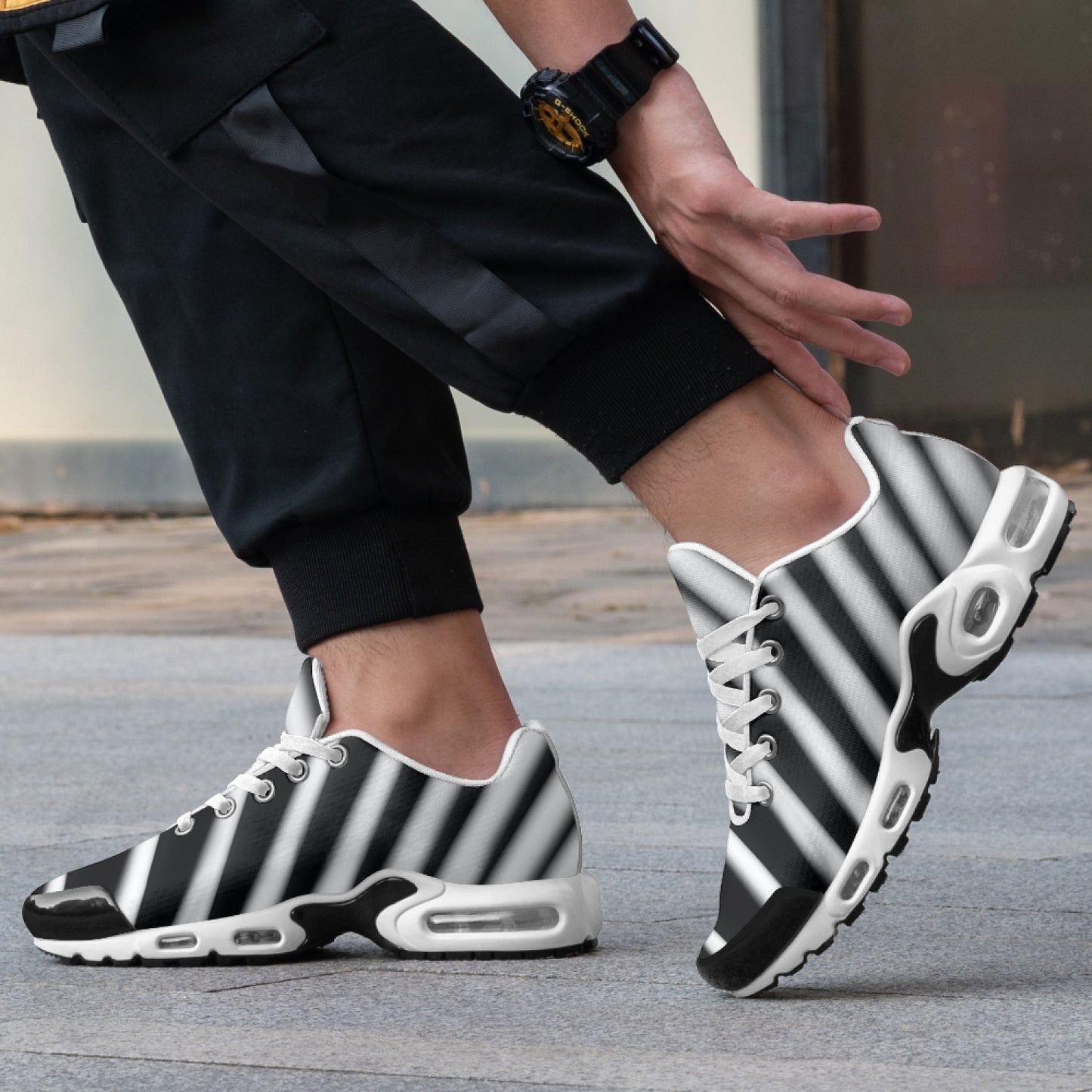 Black & White Striped Men's Bounce Mesh Knit Sneakers